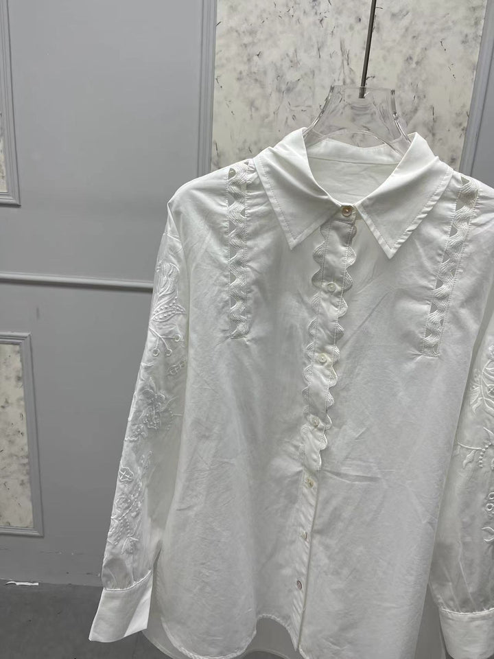 Damebluse med romantiske spidsede detaljer og elegante elementer Stilla
