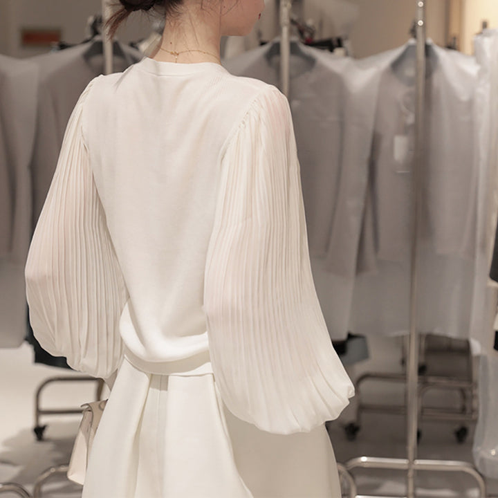 Damebluse med gennemsigtige lange pufærmer og elegant V-udskæring Stilla