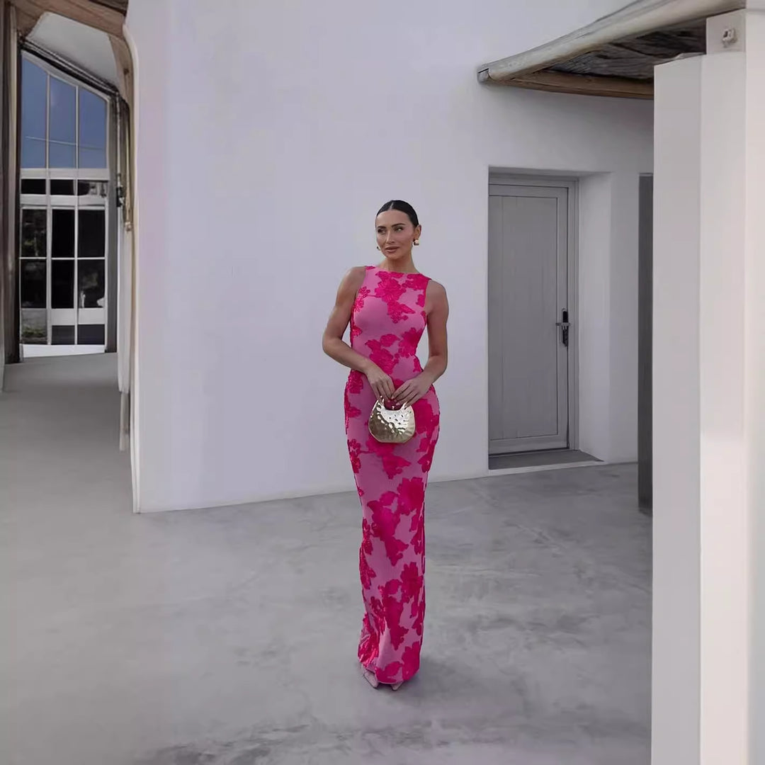 Dame Maxi-kjole med floral 3D-broderedesign og kropsnær silhuet Skovae