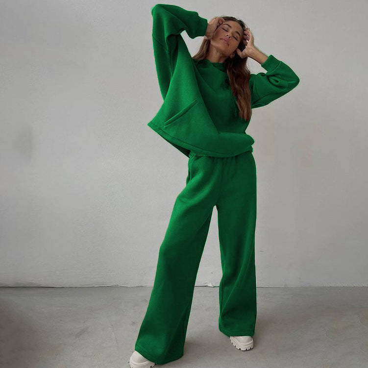 Kvinders afslappede hoodie og joggers look Skovae