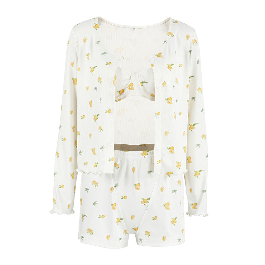 Dame sæt lavet af højkvalitets, blomsteret materiale med crop-top og shorts Stilla