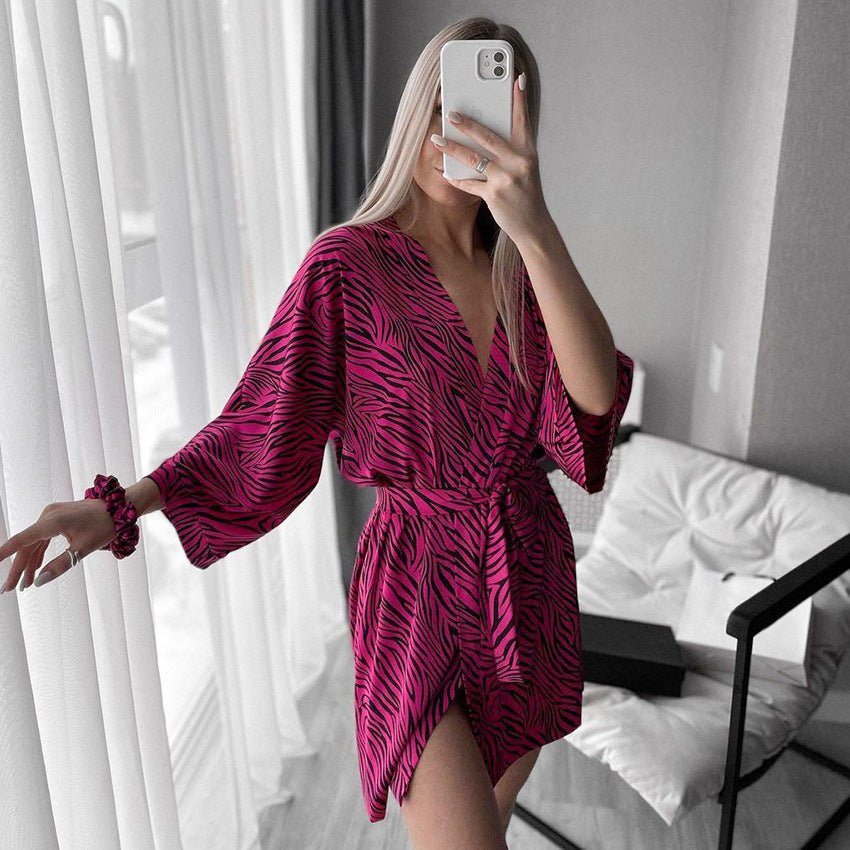 Dame Kimono-robe med stilfuld zebra-print og elastisk bånd Stilla