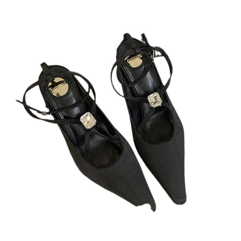 Dame Slingback Pumps med funklende smykkedetaljer og elegant remdesign Stilla