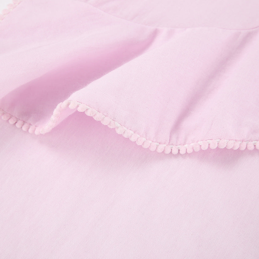 Damebluse med voluminøse flæser og elegant ståkrave Stilla