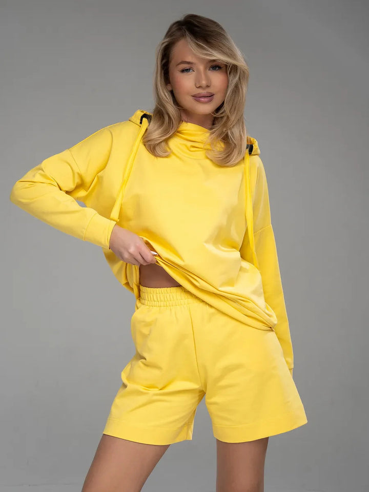 Kvinders komfortable og stilfulde hoodie med casual kängurulomme og shorts sæt Skovae