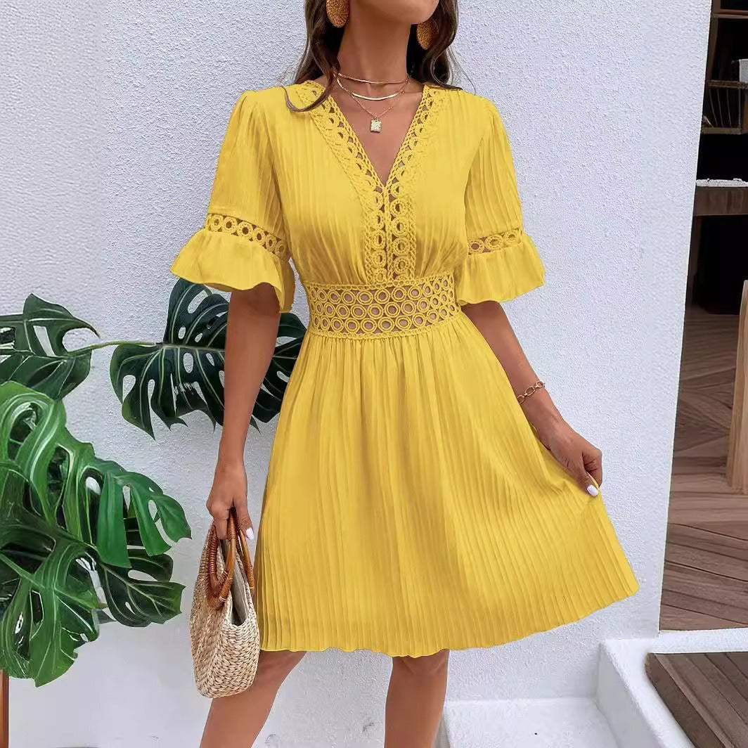 Dame Elegant Midi-Kjole med usædvanlig V-udskæring og feminine flæse detaljer Stilla