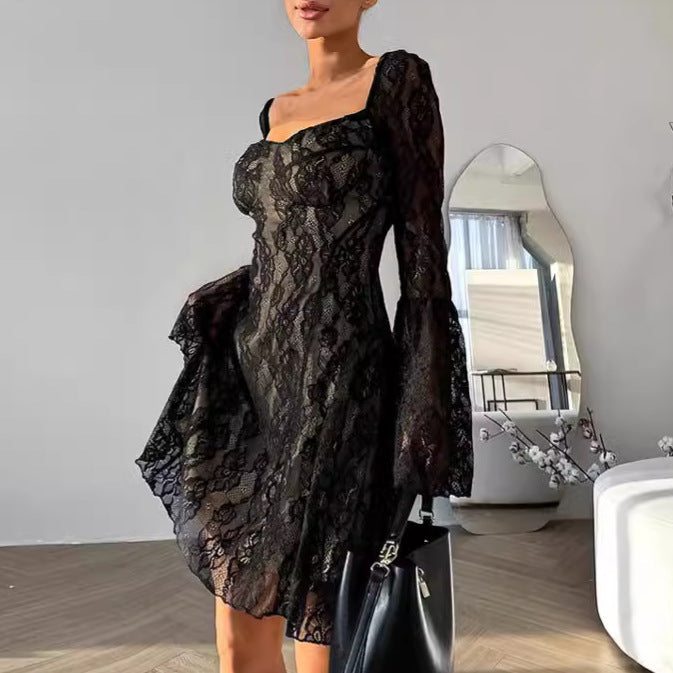 Dame blond kjole med elegant snit og voluminøse ærmer Stilla