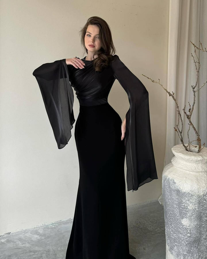 Dame aftenkjole med elegant drapering Stilla