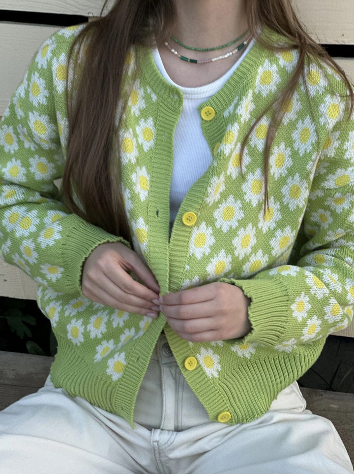 Kvinders cardigan med blomster mønster og farverige knapper Stilla