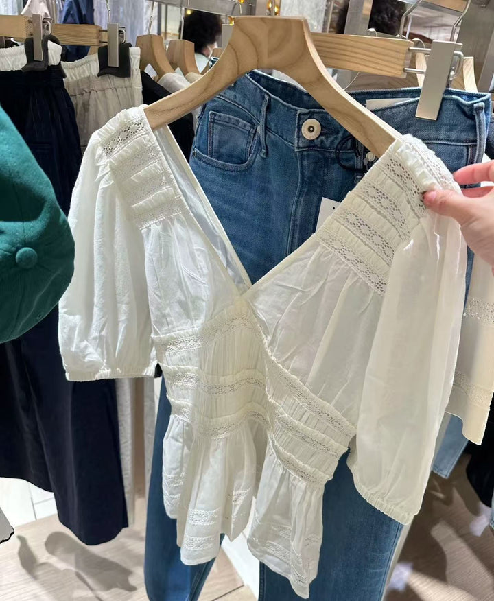 Damebluse med voluminøse ærmer og raffinerede hæklede dekorationer Stilla