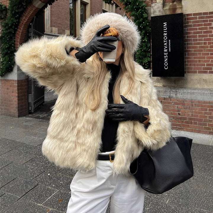 Dame kunstpelsjakke med luksuriøs krave og elegant snit Stilla