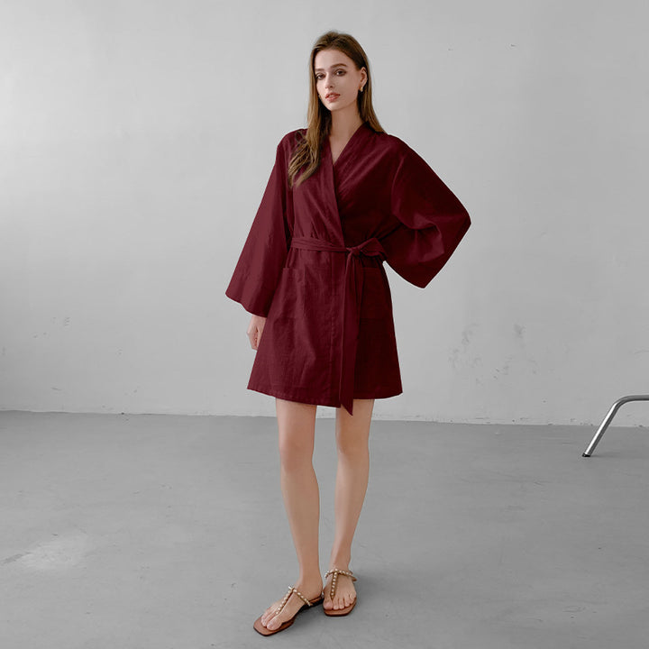 Dame Kimono-kåbe med elegante lange ærmer og praktiske lommer Stilla
