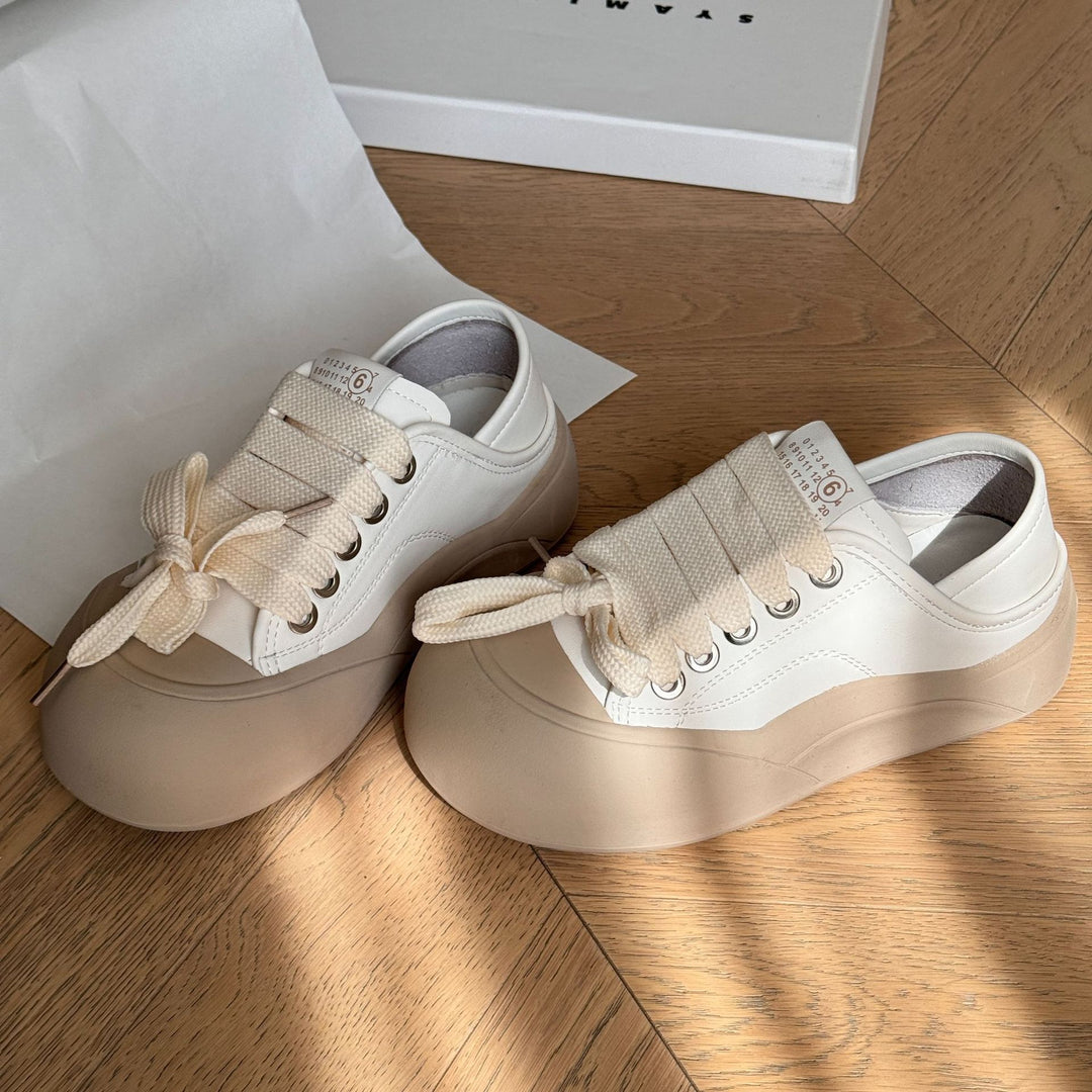 Dame Sneakers i urban stil med komfortabel snøresystem og moderne kappe Stilla