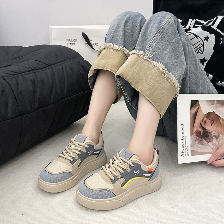 Dame Sneakers i fashionable design med strukturerede overflader og komfortabelt fodseng Stilla