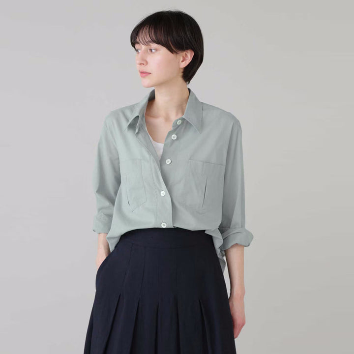 Dame klassisk bomuldsbluse med praktiske brystlommer og elegant snit Stilla