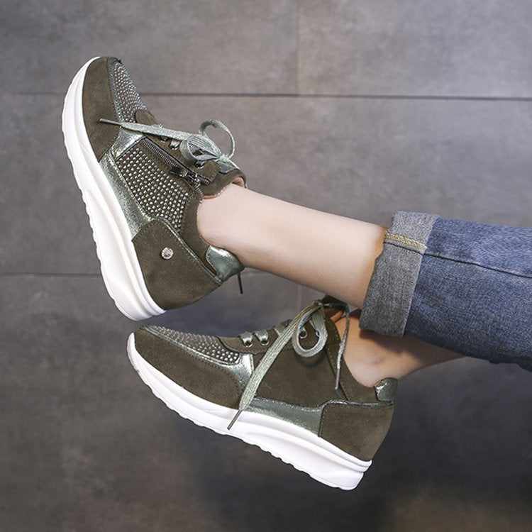 Dame Sneakers med åndbart mesh-overmateriale og fashionable accenter Stilla
