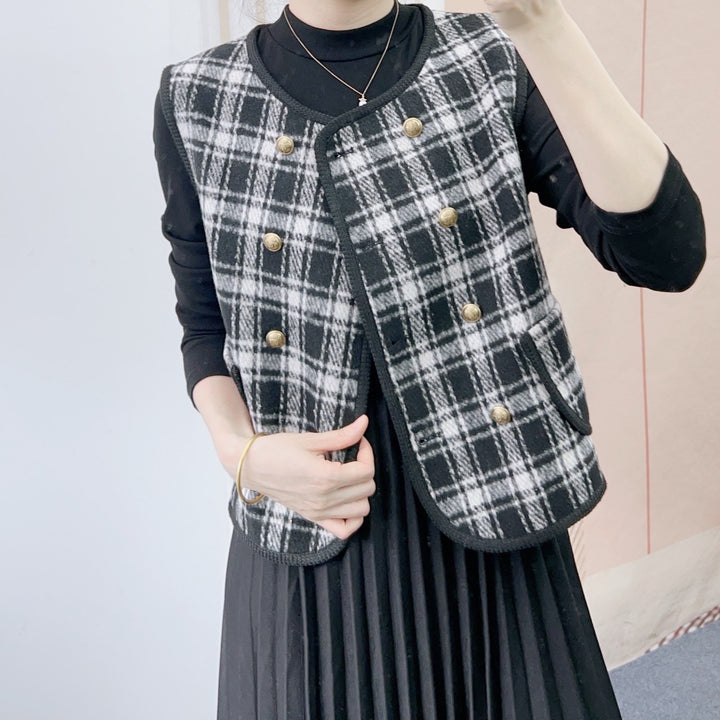Dame Plisseret Maxikjole med moderne Oversized-Veste-Design og elegante Knapdetaljer Stilla