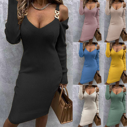 Dame Figurtilpasset strikkjole med off-shoulder detaljer og moderne accenter Stilla