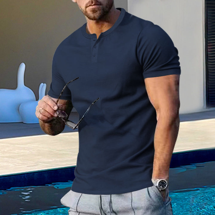 Herren kortærmet Henley T-shirt med praktisk knapdesign og kropsnær pasform Stilla