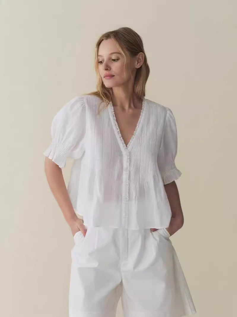 Damebluse med flæseærmer og elegant broderi Stilla