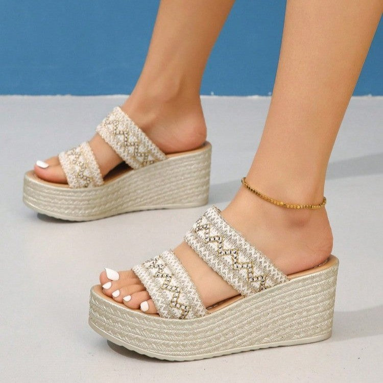 Dame Plateau-sandaler med raffineret rem-design og blødt fodseng Stilla