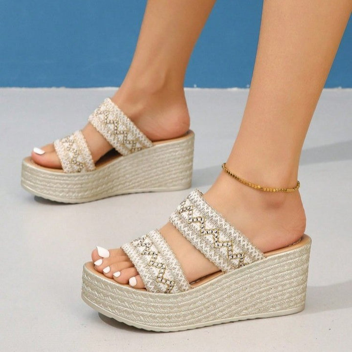 Dame Plateau-sandaler med raffineret rem-design og blødt fodseng Stilla