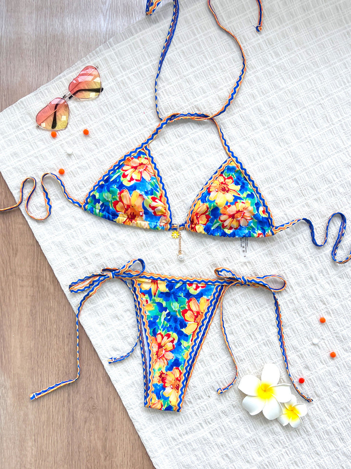 Dame bikini-sæt med detaljerig floral kant og legende stropdesign Stilla