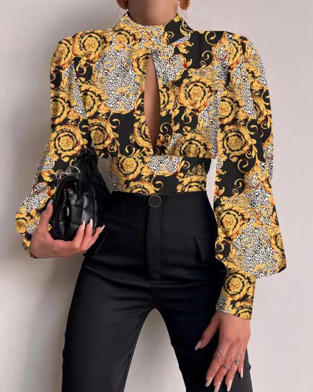 Damer modebluse med grafisk design Stilla