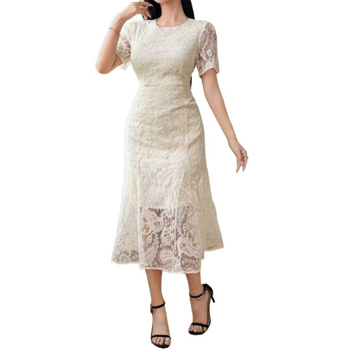 Dame blonde kjole med gennemsigtige ærmer og romantiske detaljer Skovae