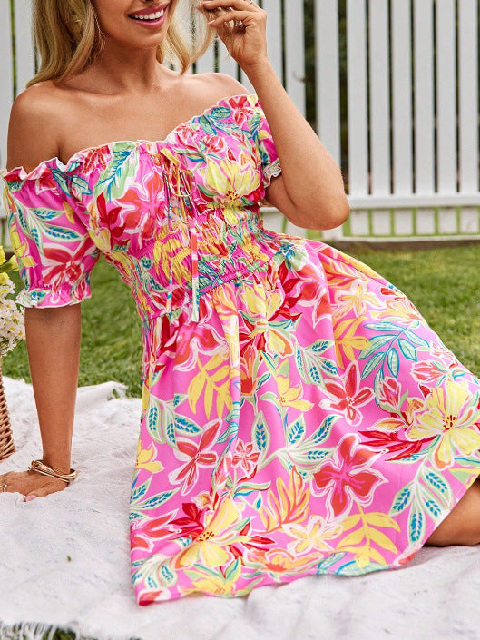 Kvinders off-shoulder sommerkjole med blomstermønster og volangdetaljer Stilla