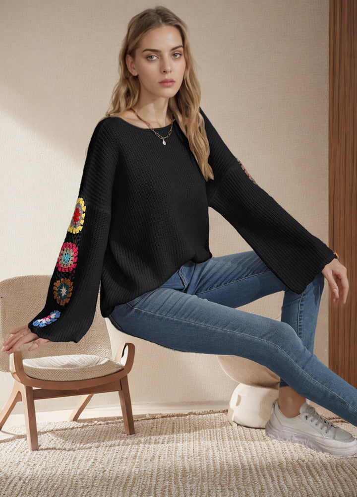 Kvindernes afslappede strikkede sweater med farverige hæklede mønstre og løs pasform Stilla