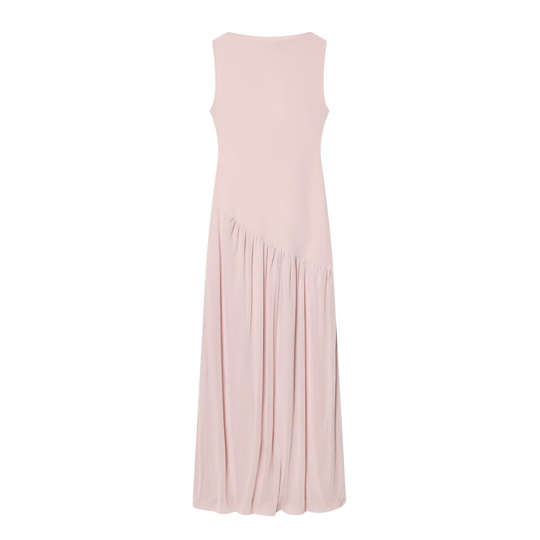 Dame Maxikjole med elegant drapering og asymmetrisk kant Skovae