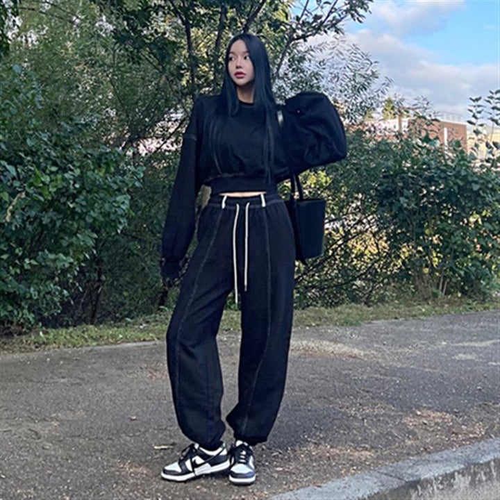 Kvindernes sporty loungewear sæt med afslappet hoodie og komfortable bukser Stilla