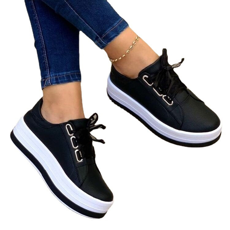 Dame plateausneakers med glat overflade og moderne snøresystem Stilla