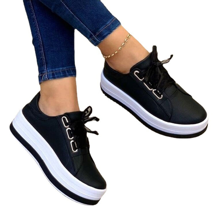 Dame plateausneakers med glat overflade og moderne snøresystem Stilla