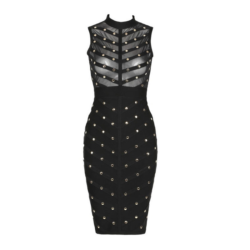 Dame figursyet kjole med transparente indsatser og elegante metallic-detaljer Stilla