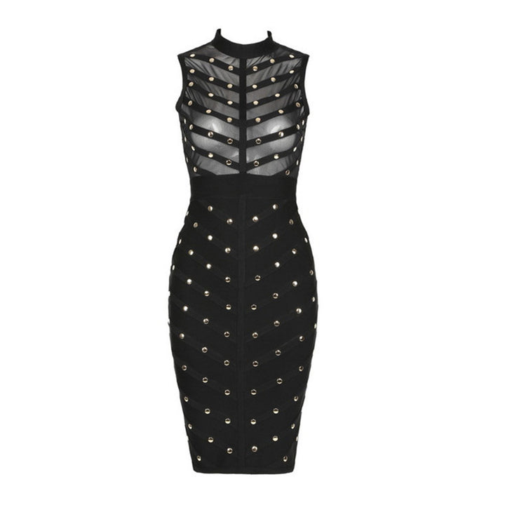 Dame figursyet kjole med transparente indsatser og elegante metallic-detaljer Stilla