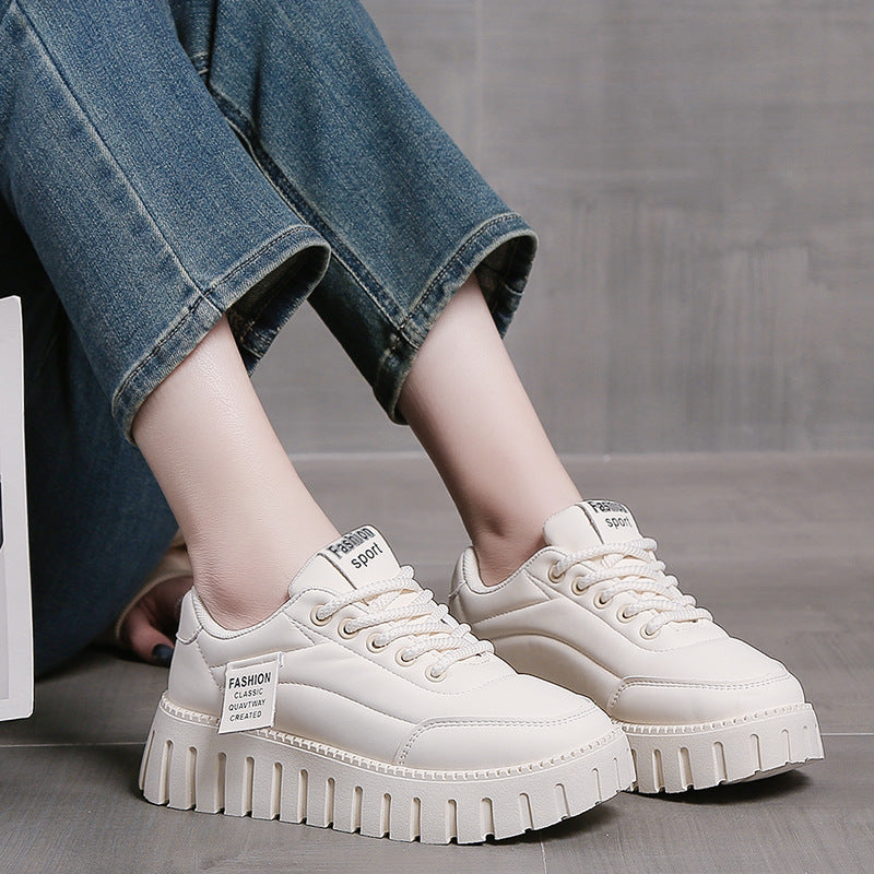 Dame Chunky Sneakers med robust sålprofil og fashionable design Stilla