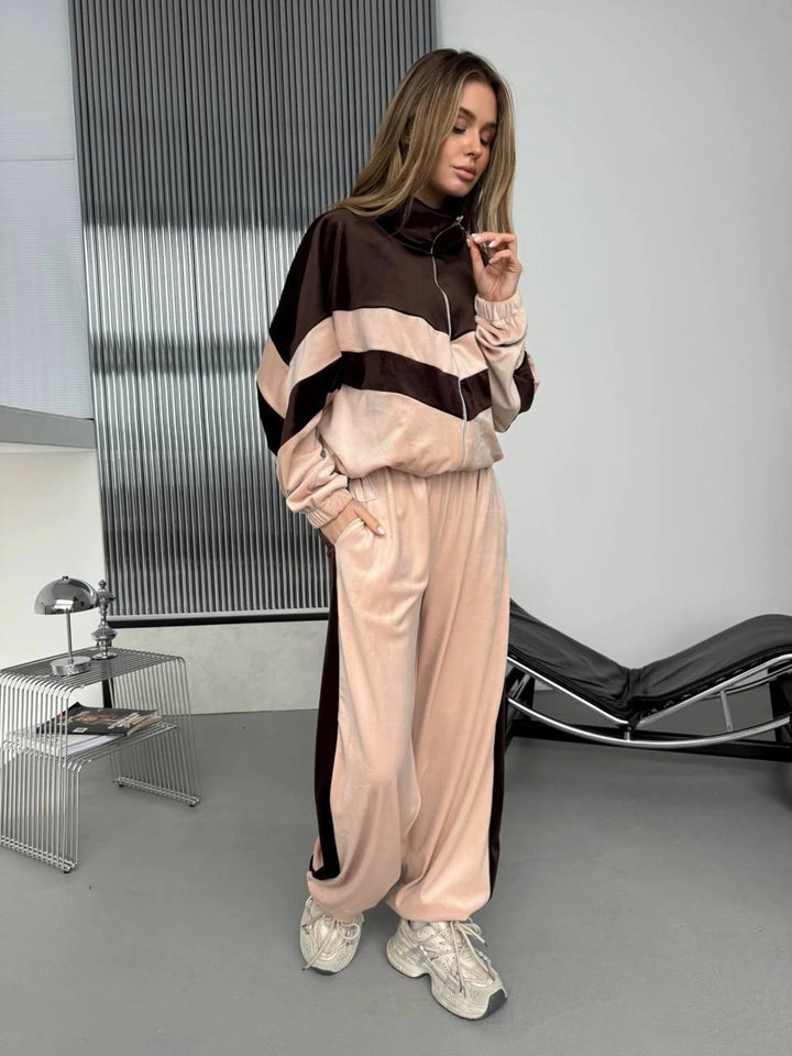 Kvinders sporty fløjls tracksuit med elegant lynlås og moderne striber Skovae