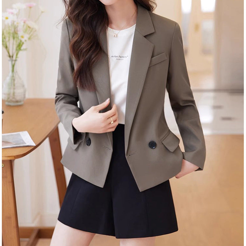 Dame mode blazer med dobbelt knaplukning og elegant snit Stilla