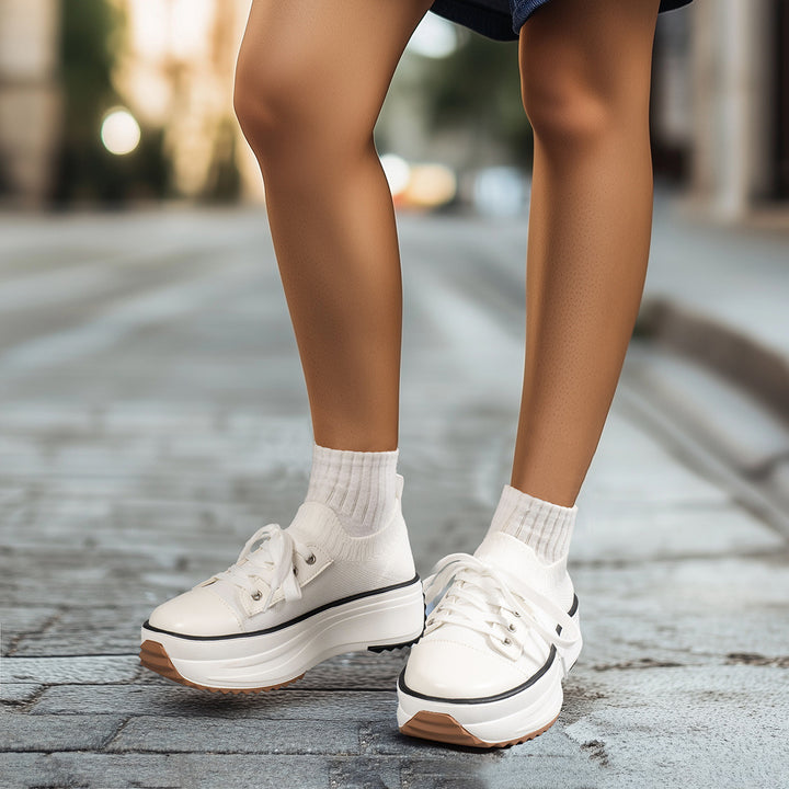 Dame Plateau-Sneakers med åndbart strikoverflade og fleksibelt såleprofil Stilla
