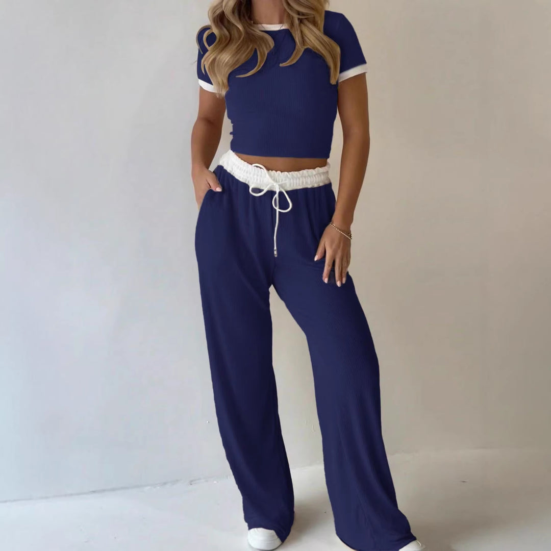 Dame afslappet to-delt fritidssæt med cropped T-shirt og vidde bukser Skovae