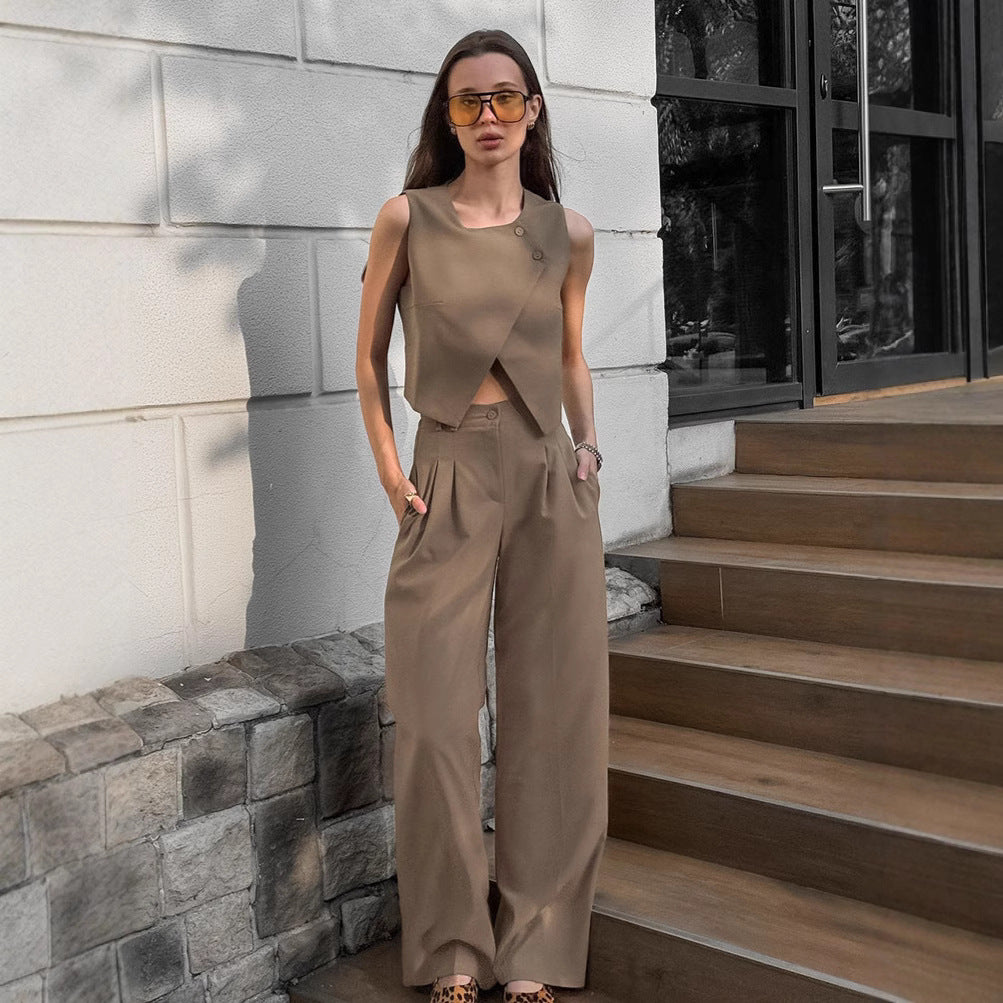Dame to-delt sæt med moderne cropped top og elegant, bred buks Stilla
