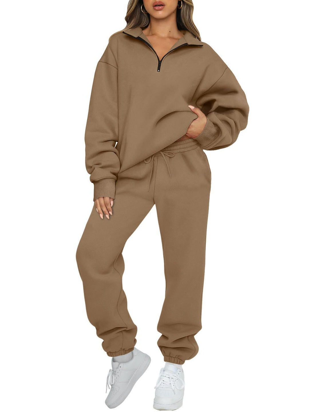 Kvindernes komfortable sæt med sweatpants med moderne ståkrave og kengurulomme Skovae