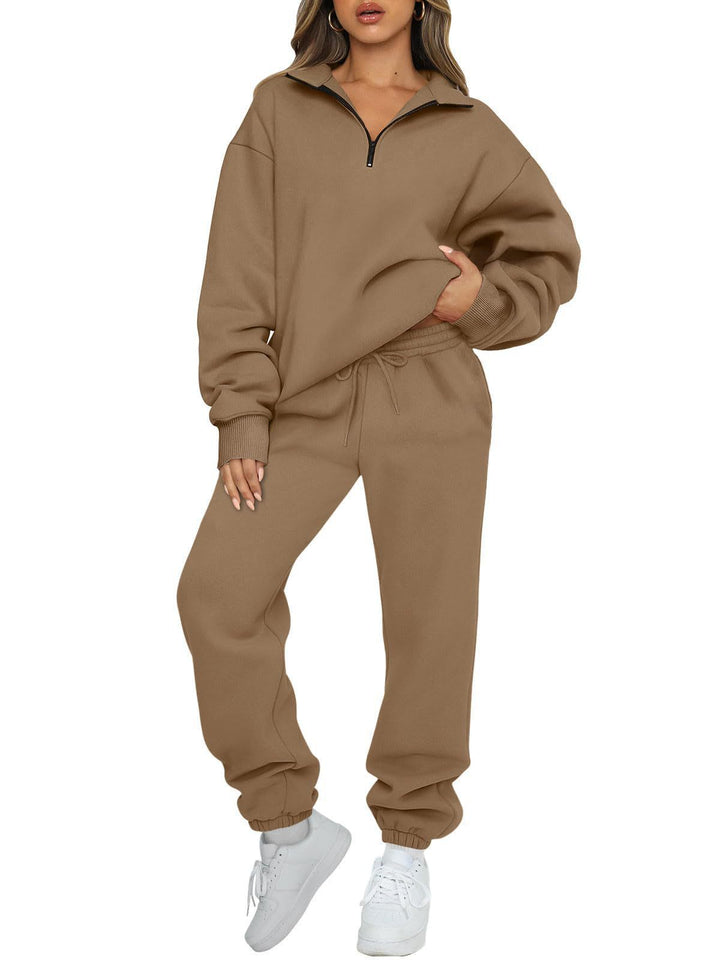 Kvindernes komfortable sæt med sweatpants med moderne ståkrave og kengurulomme Skovae