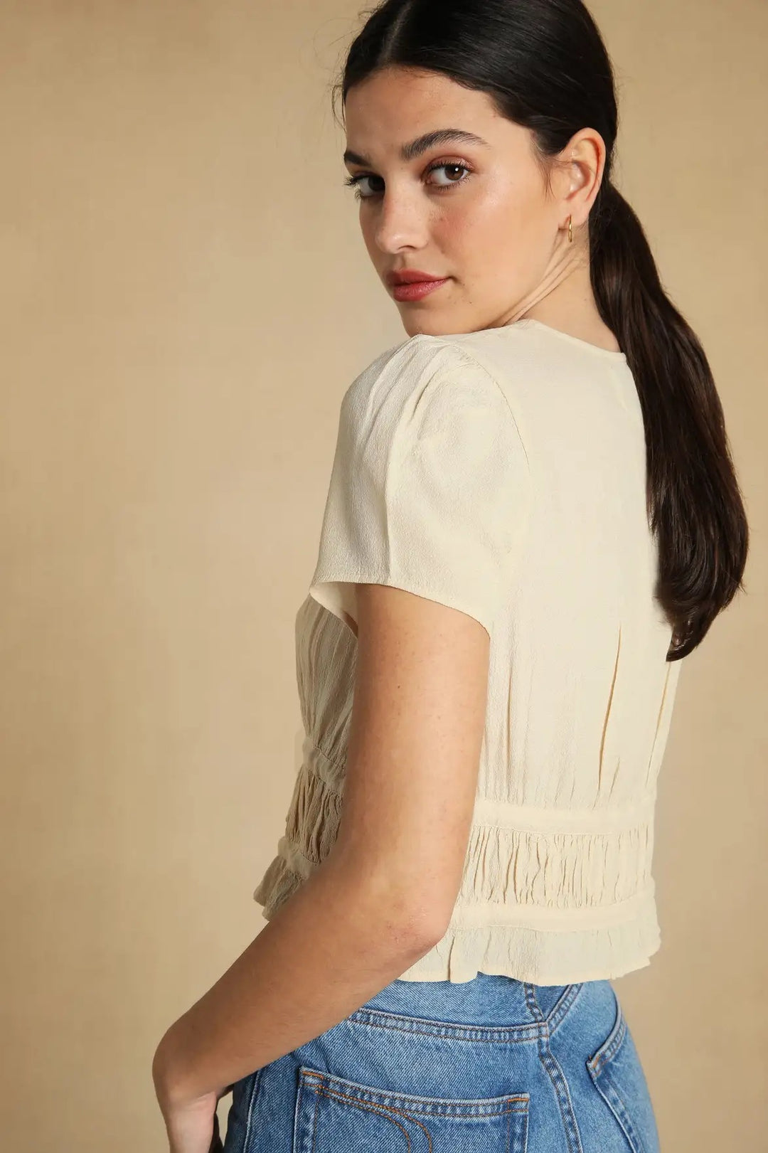 Damebluse med dekorativ snor og fine broderier Stilla