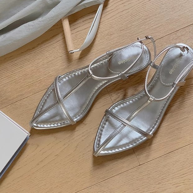 Dame elegante flade sandaler med justerbar rem og spidst design Stilla