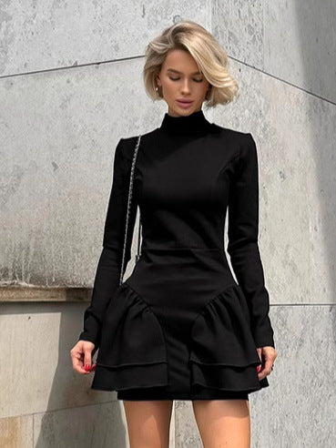 Dame Minikjole med elegant ståkrave og voluminøse flæsedetaljer Stilla