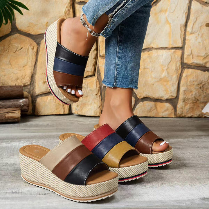 Dame nan Slip-On Plateau-Espadrille med lagdelte remme og vævet kile sål Skovae