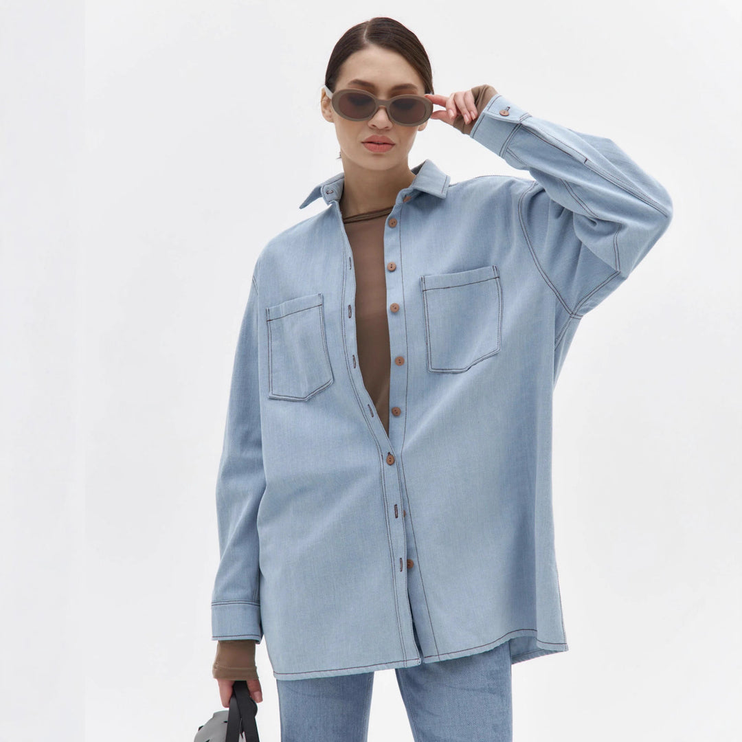 Kvinders afslappede denim skjortejakke med oversized pasform og praktiske brystlommer Stilla